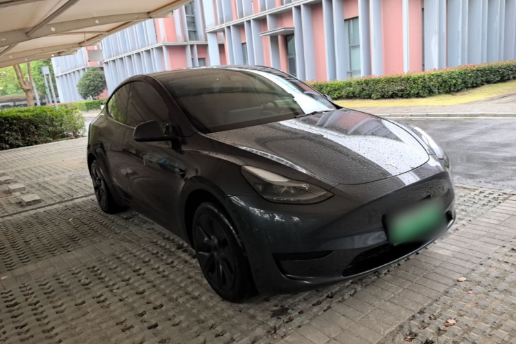 Tesla Model Y 2025 #4 Tesla Model Y 2025 car image #4