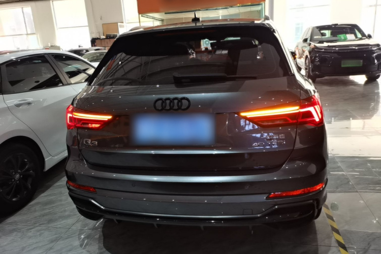 Audi Q3 2020 car image #6