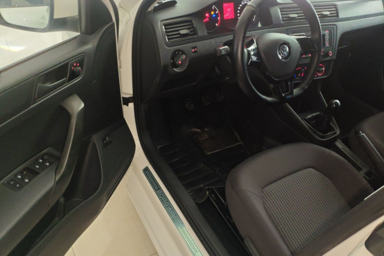 Volkswagen Santana 2017 car image #16