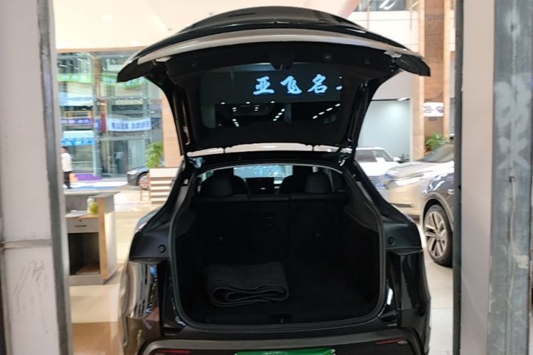 Tesla Model Y 2025 #19 Tesla Model Y 2025 صورة سيارة #19