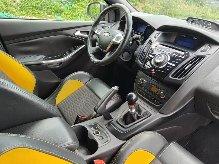 Ford Focus (Imported) 2014 car image #33