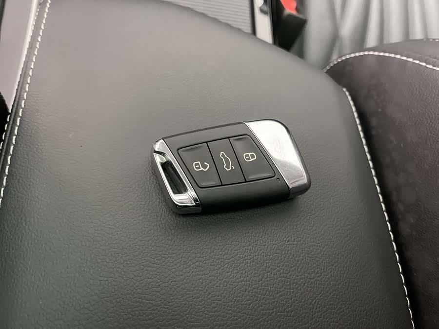 Volkswagen Passat 2022 car image #33