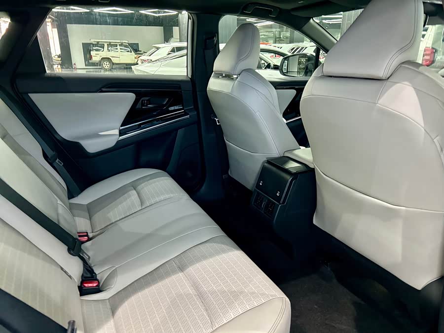 Toyota bZ4X 2022 immagine di auto #33