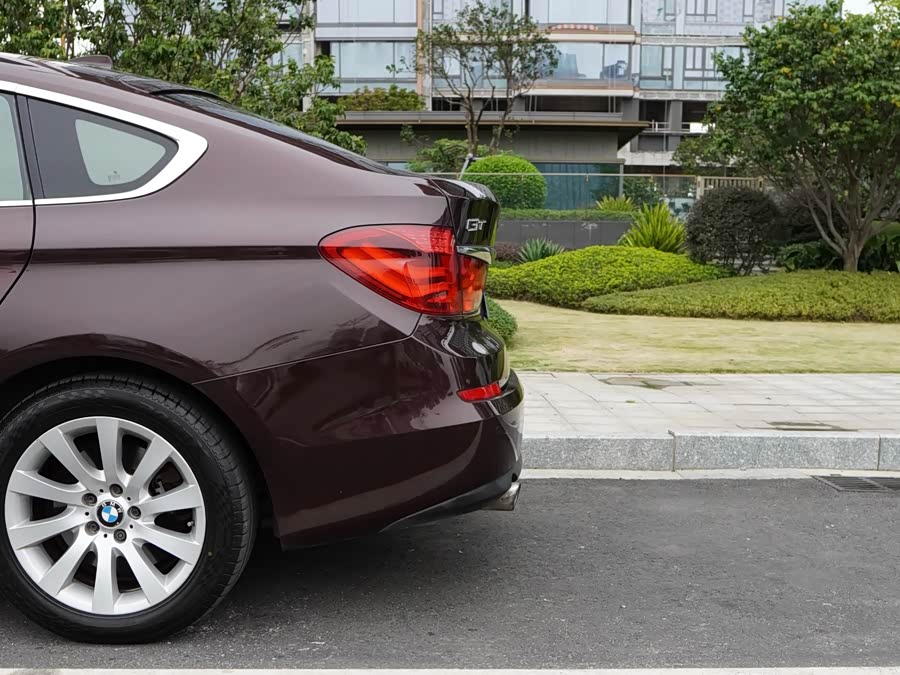 BMW 5 Series GT 2010 immagine di auto #33