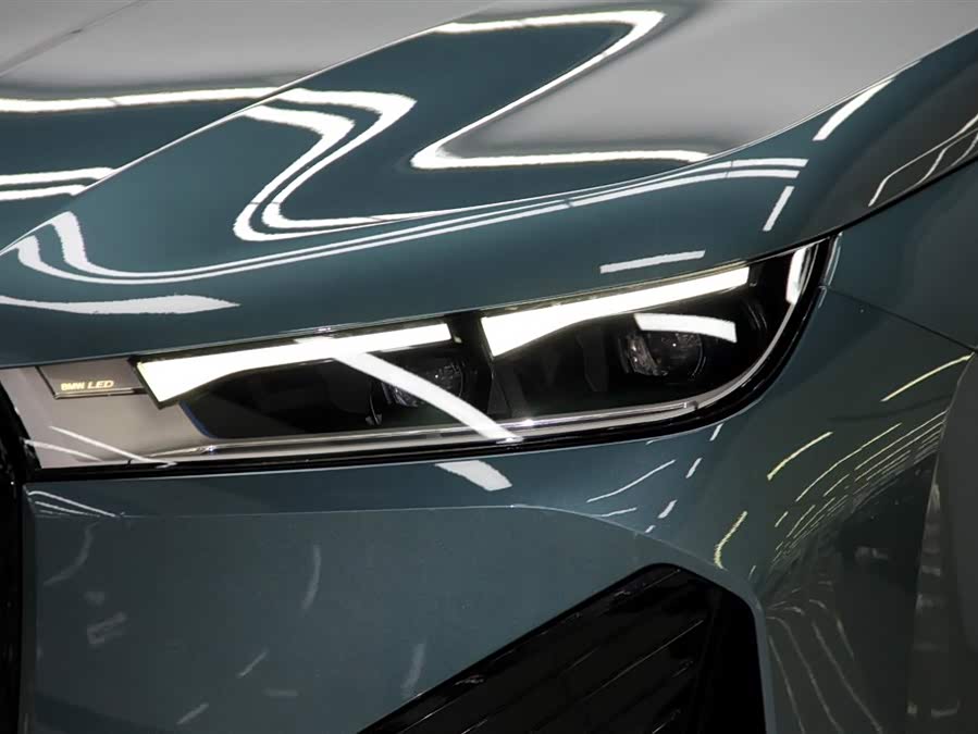 BMW iX 2023 car image #33