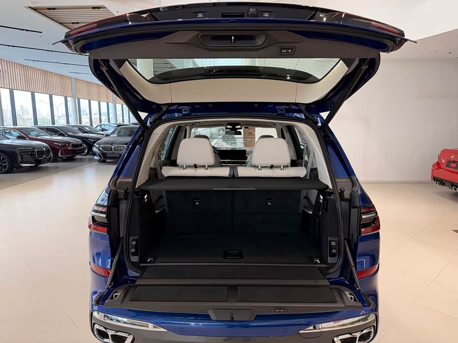 BMW X7 M60i #33 BMW X7 M60i imagen de coche #33