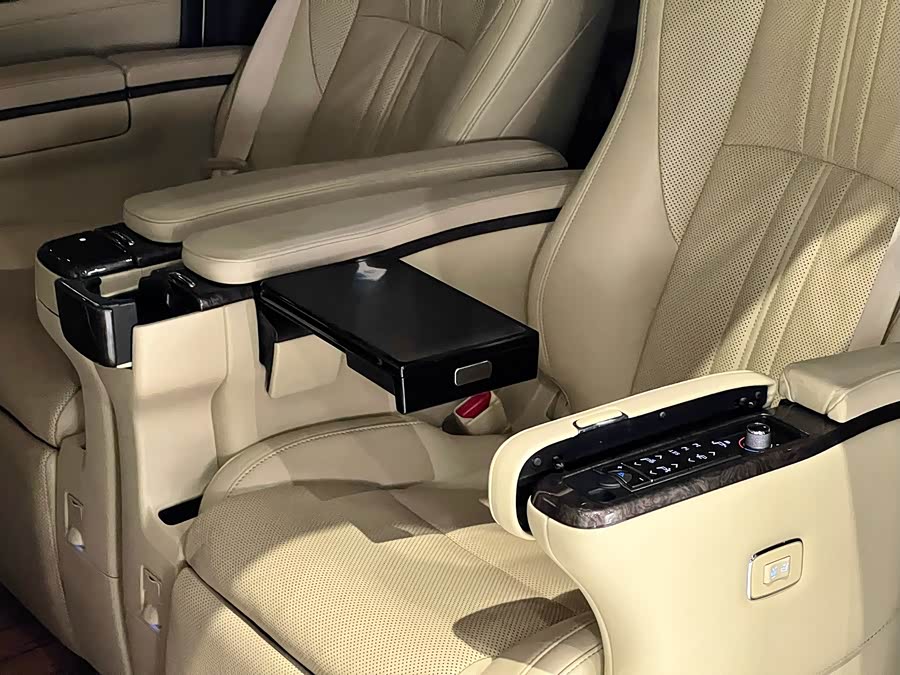 丰田 埃尔法 2018 汽车图片 #33