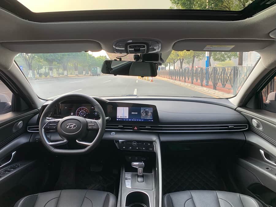 Hyundai Elantra 2022 car image #33