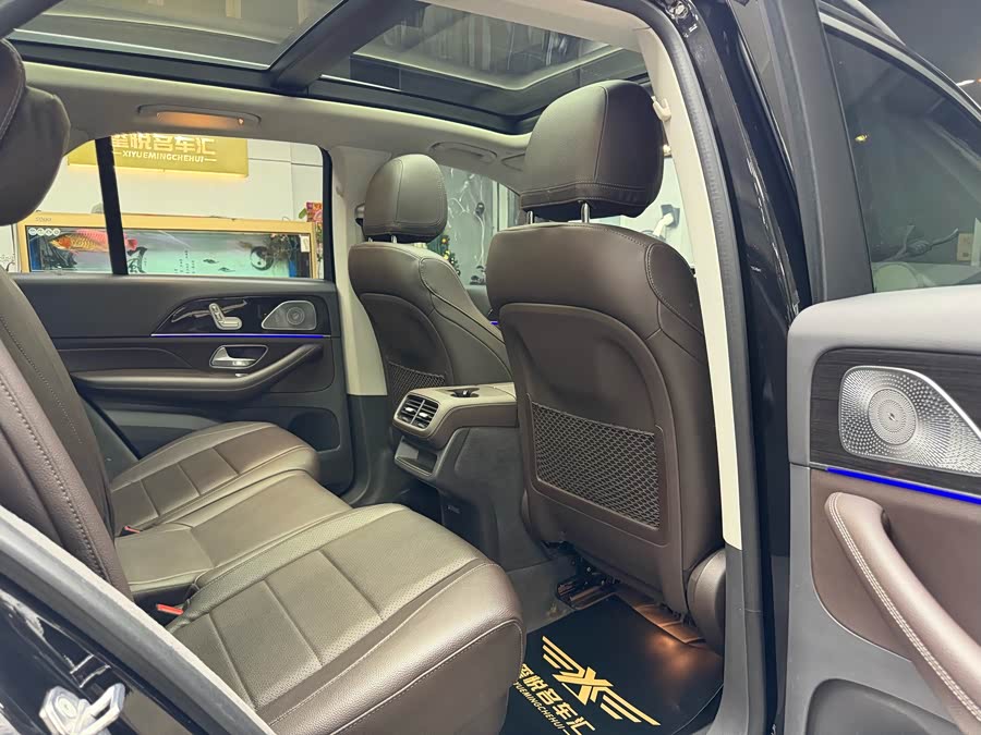 Mercedes-Benz GLE Class 2020 car image #33