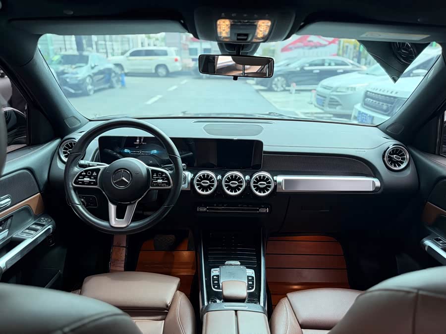 Mercedes-Benz GLB Class 2025 car image #33