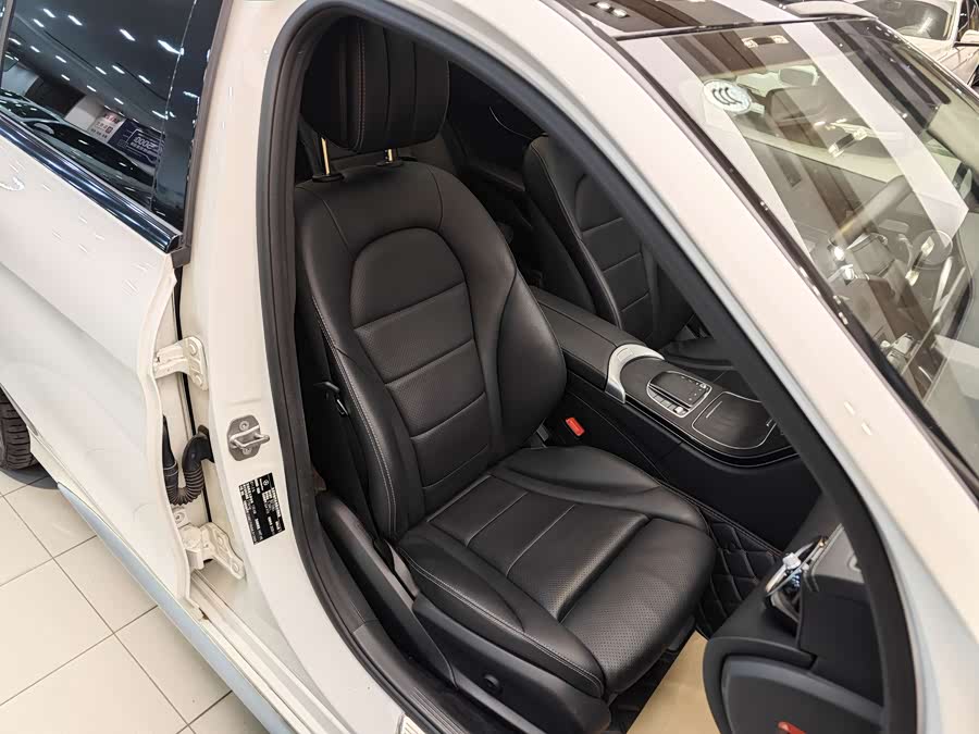 Mercedes-Benz C Class 2020 car image #33