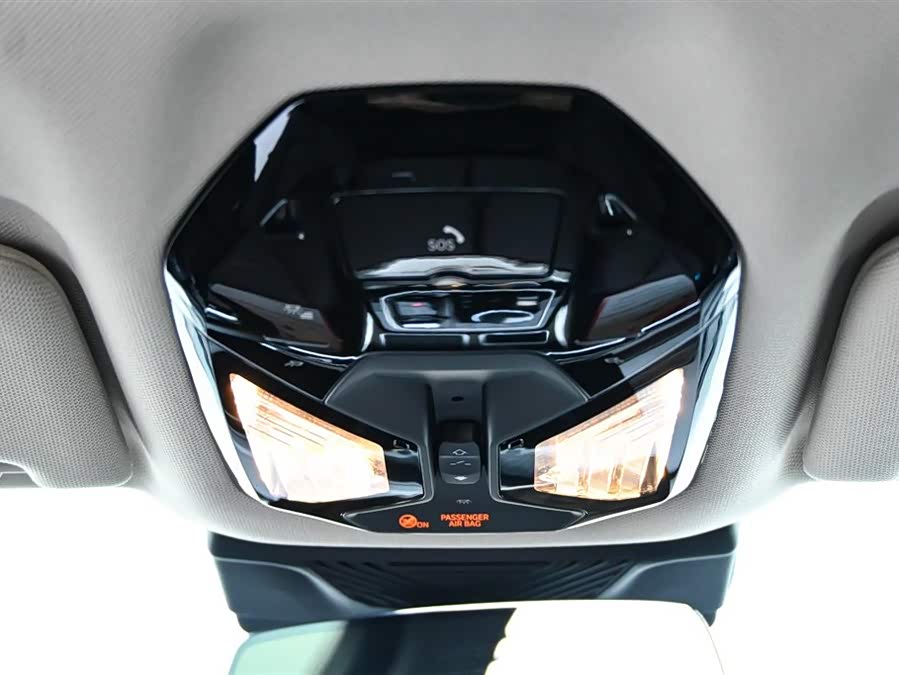 BMW i7 2024 car image #33