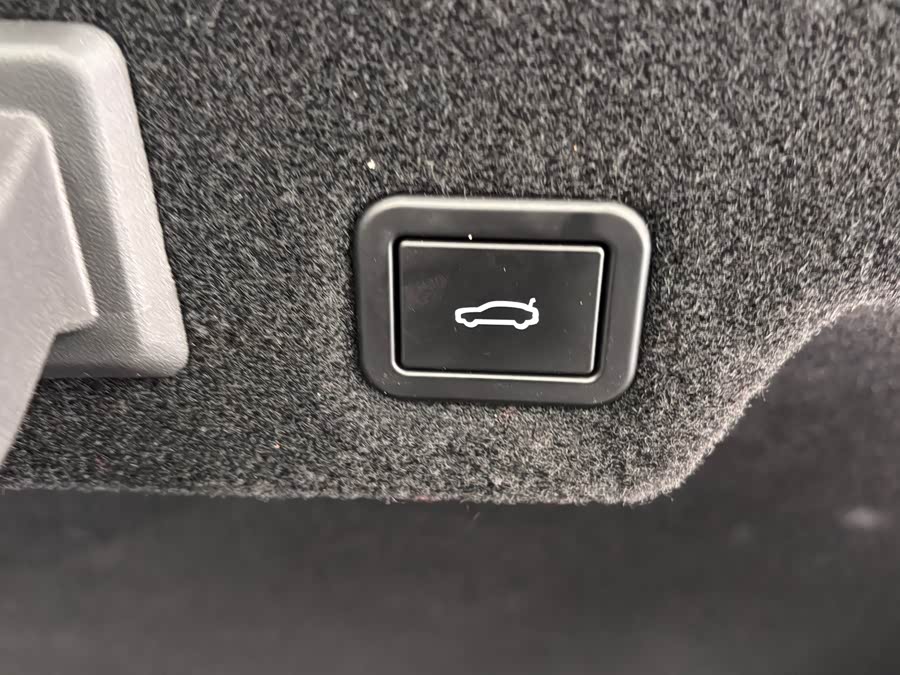 Avatr 12 2024 car image #33