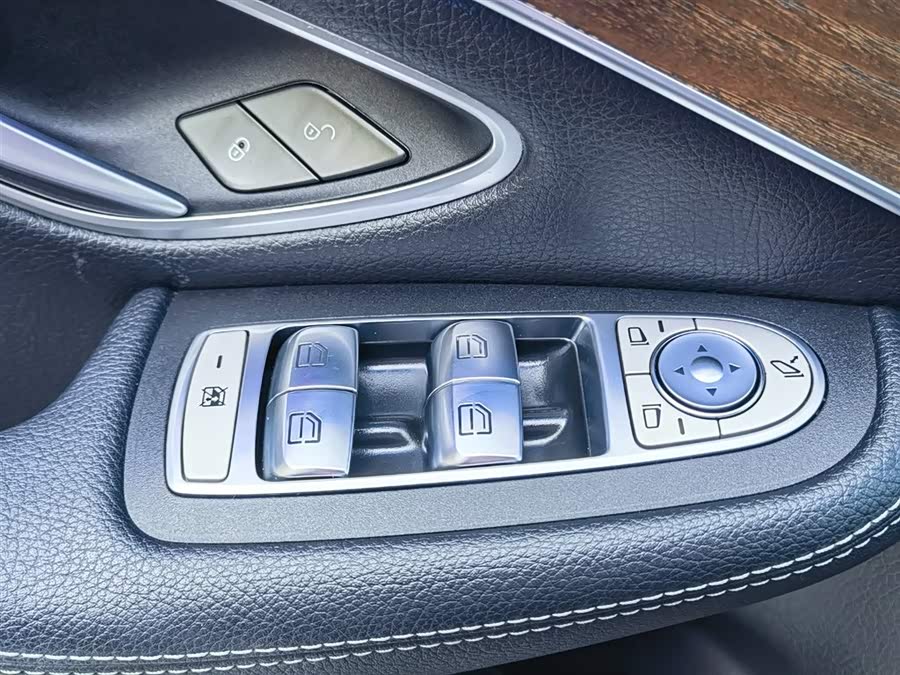 Mercedes-Benz GLC Class 2020 car image #33