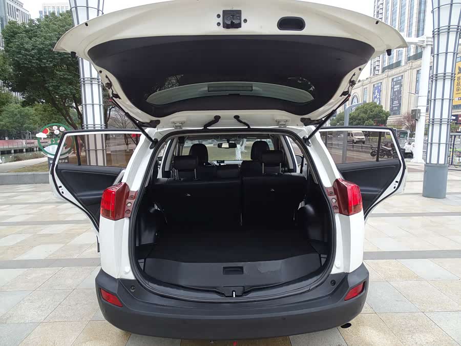 Toyota RAV4 2015 car image #33