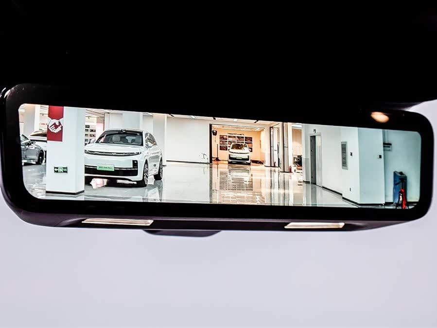 Avatr 12 2024 car image #33