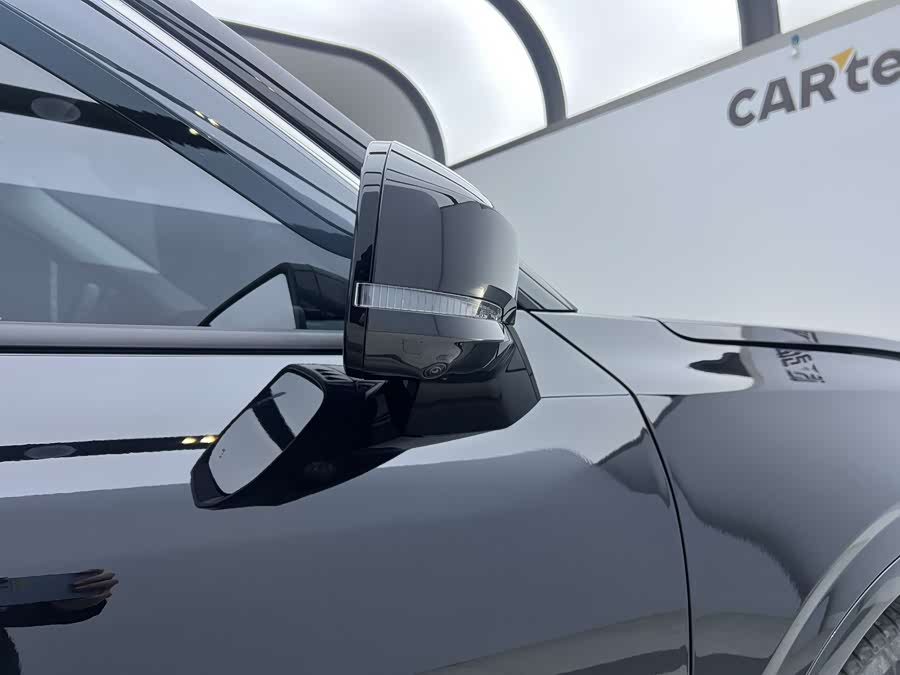 Ford Edge 2025 car image #33