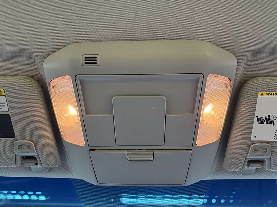 Toyota Tundra 2018 immagine di auto #33