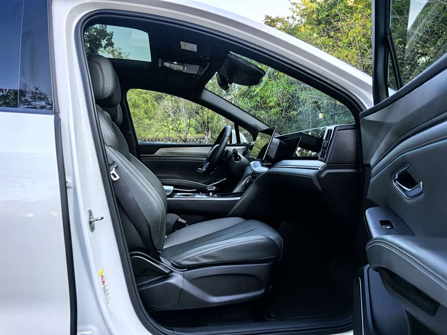 BYD SongL DM-i 2025 #33 BYD SongL DM-i 2025 car image #33