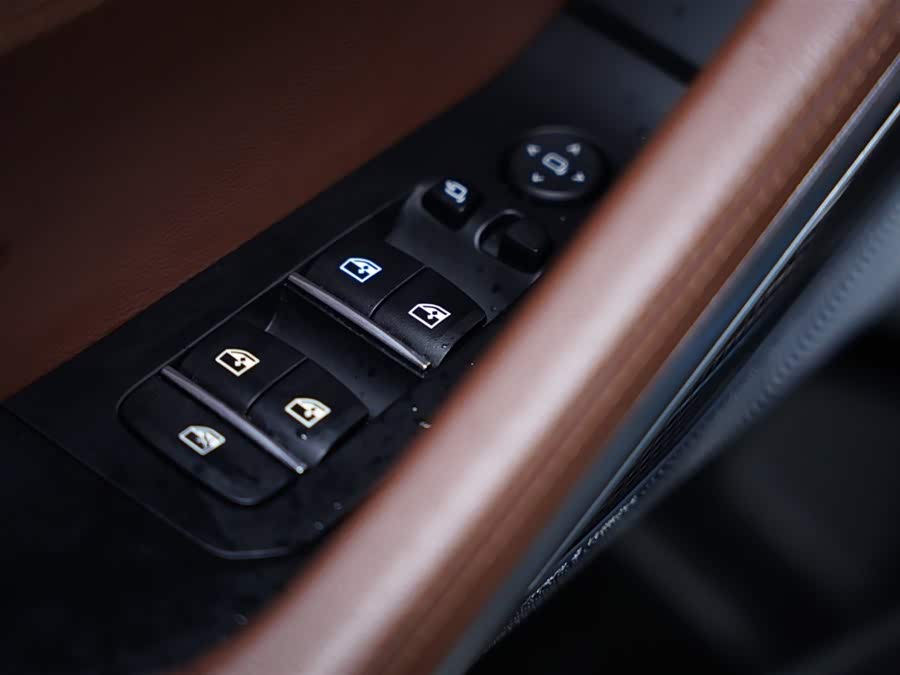 BMW X6 2021 car image #33