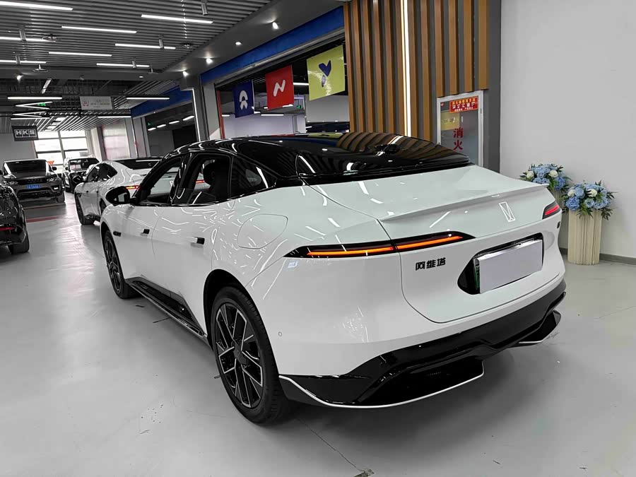 Avatr 06 2025 car image #33