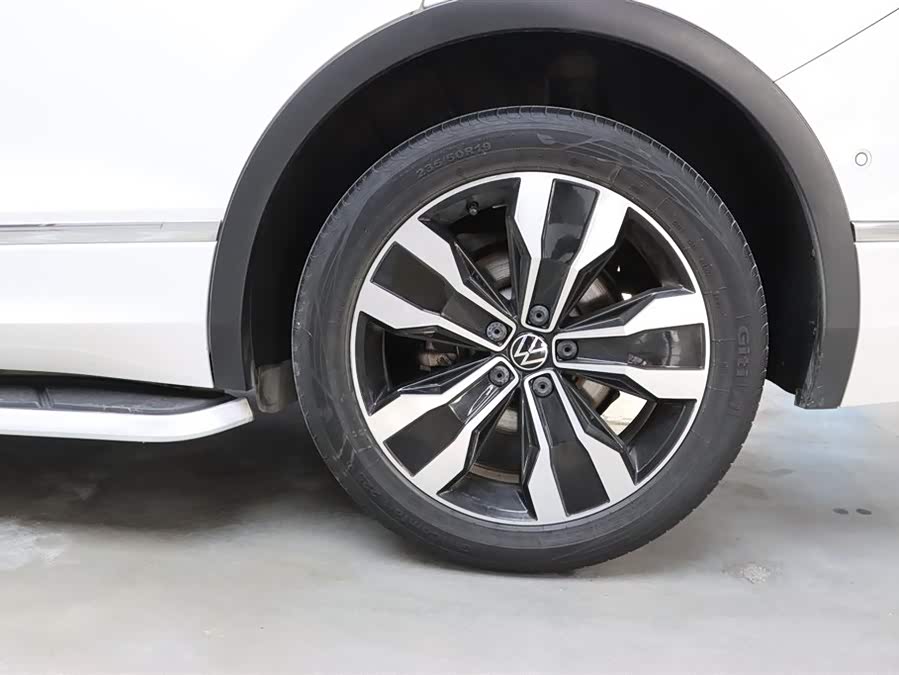 Volkswagen Tiguan L 2021 car image #33