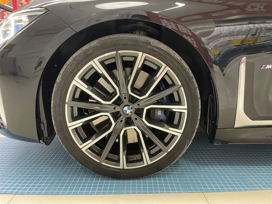 BMW 7 Series 2021 car image #33