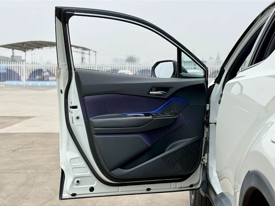 Toyota C-HR 2018 #33 Toyota C-HR 2018 car image #33