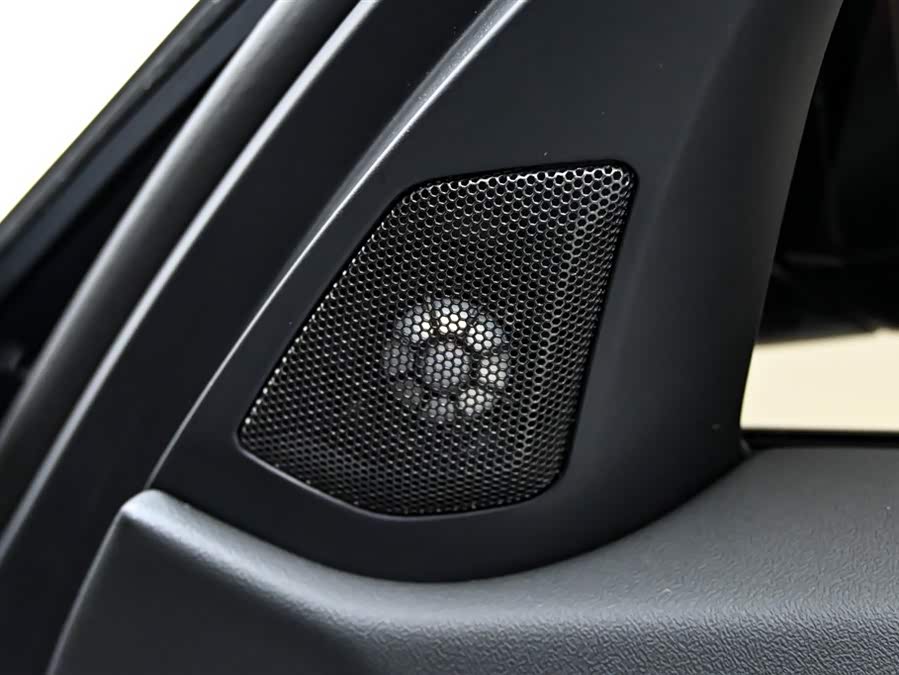 BMW 3 Series 2025 car image #33