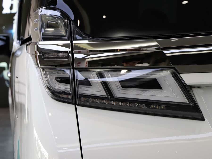 Toyota Vellfire 2022 car image #33