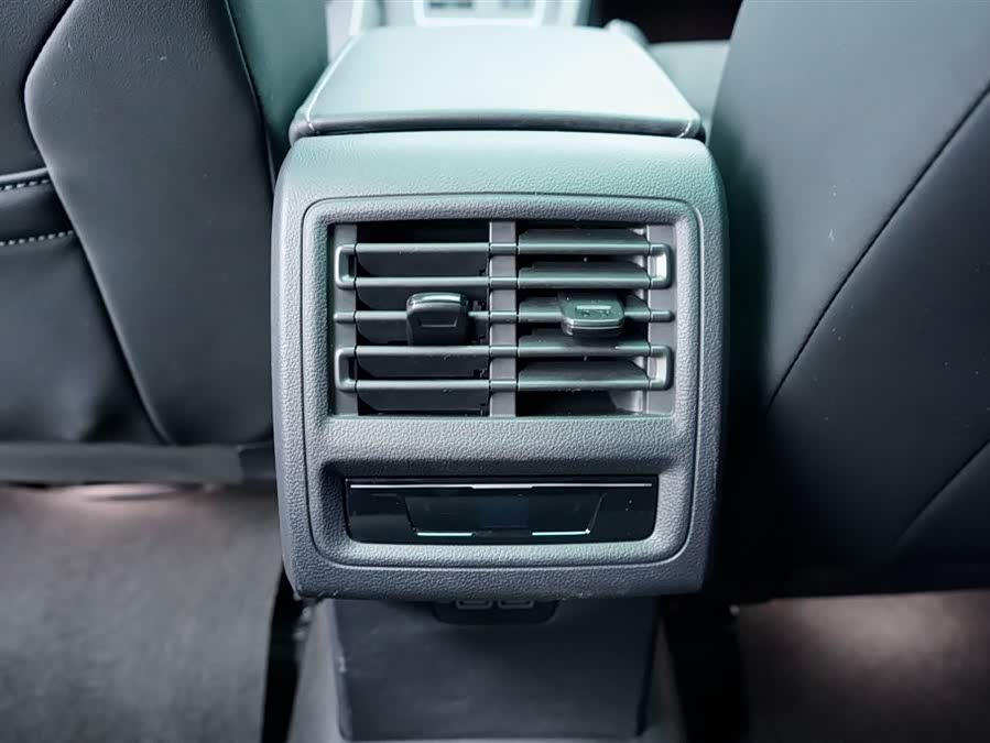 Volkswagen Golf 2022 car image #33