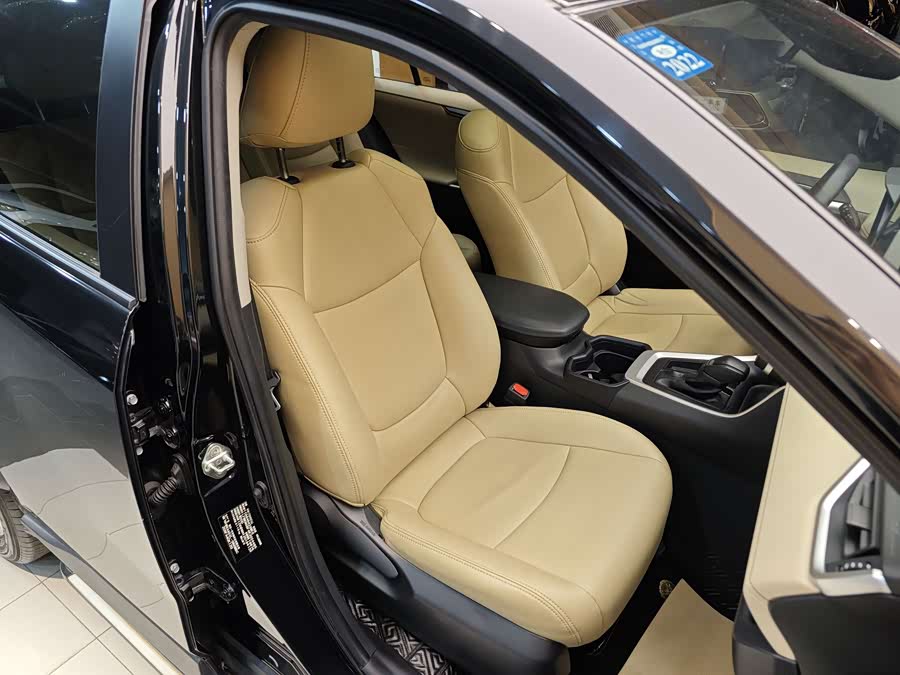 Toyota RAV4 2020 car image #33