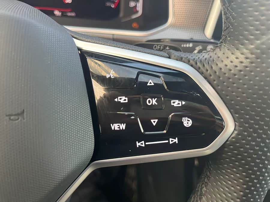 Volkswagen T-Roc 2023 car image #33