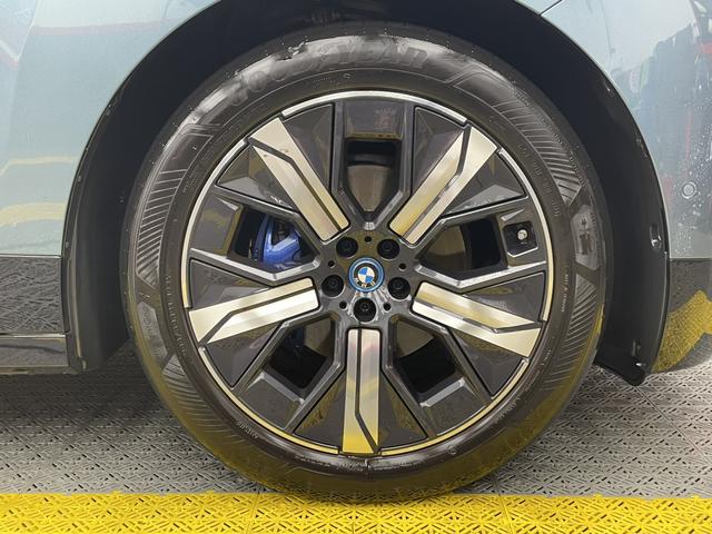 BMW iX 2023 car image #33