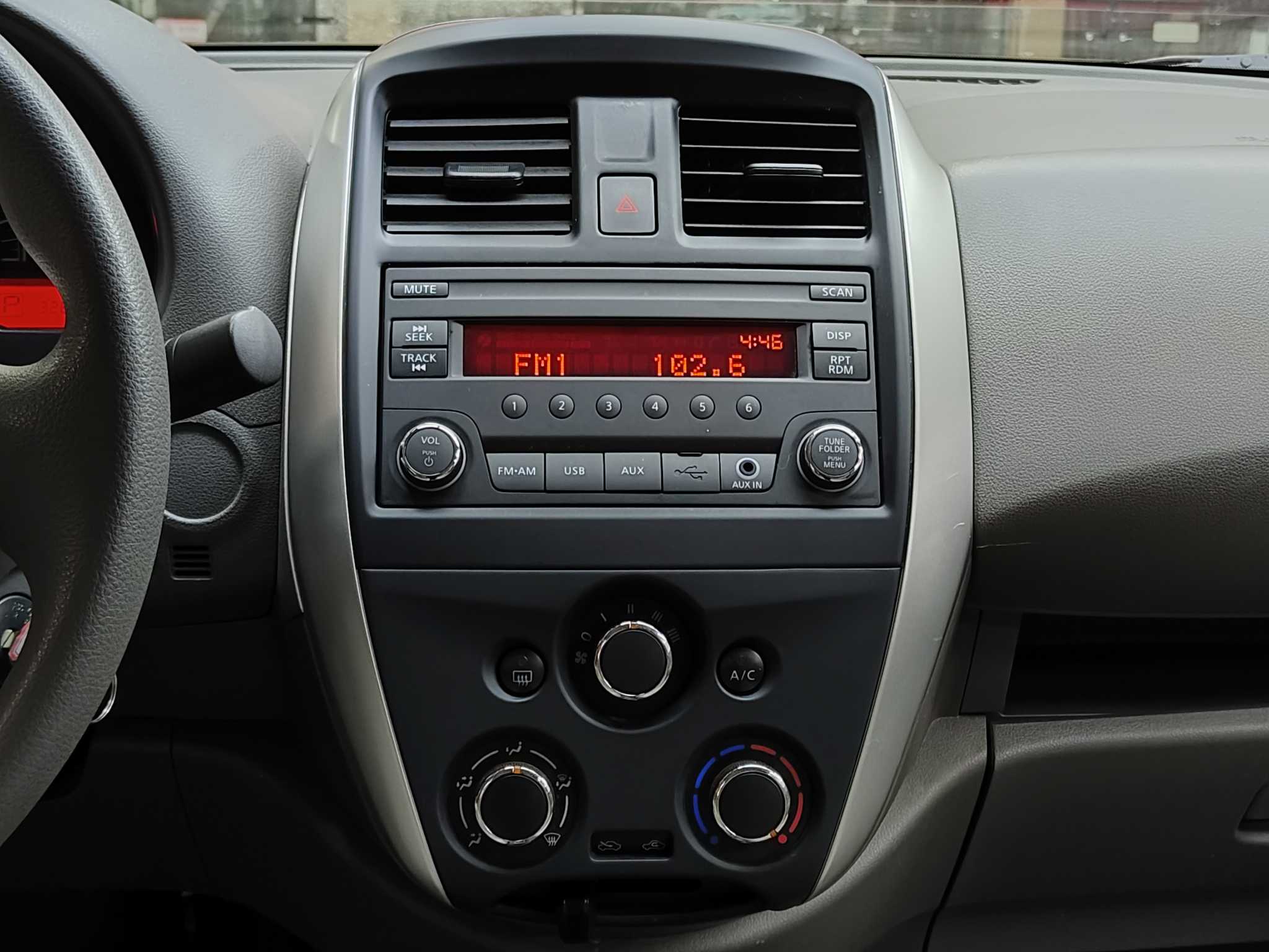 Nissan Sunny 2016 #33 Nissan Sunny 2016 car image #33
