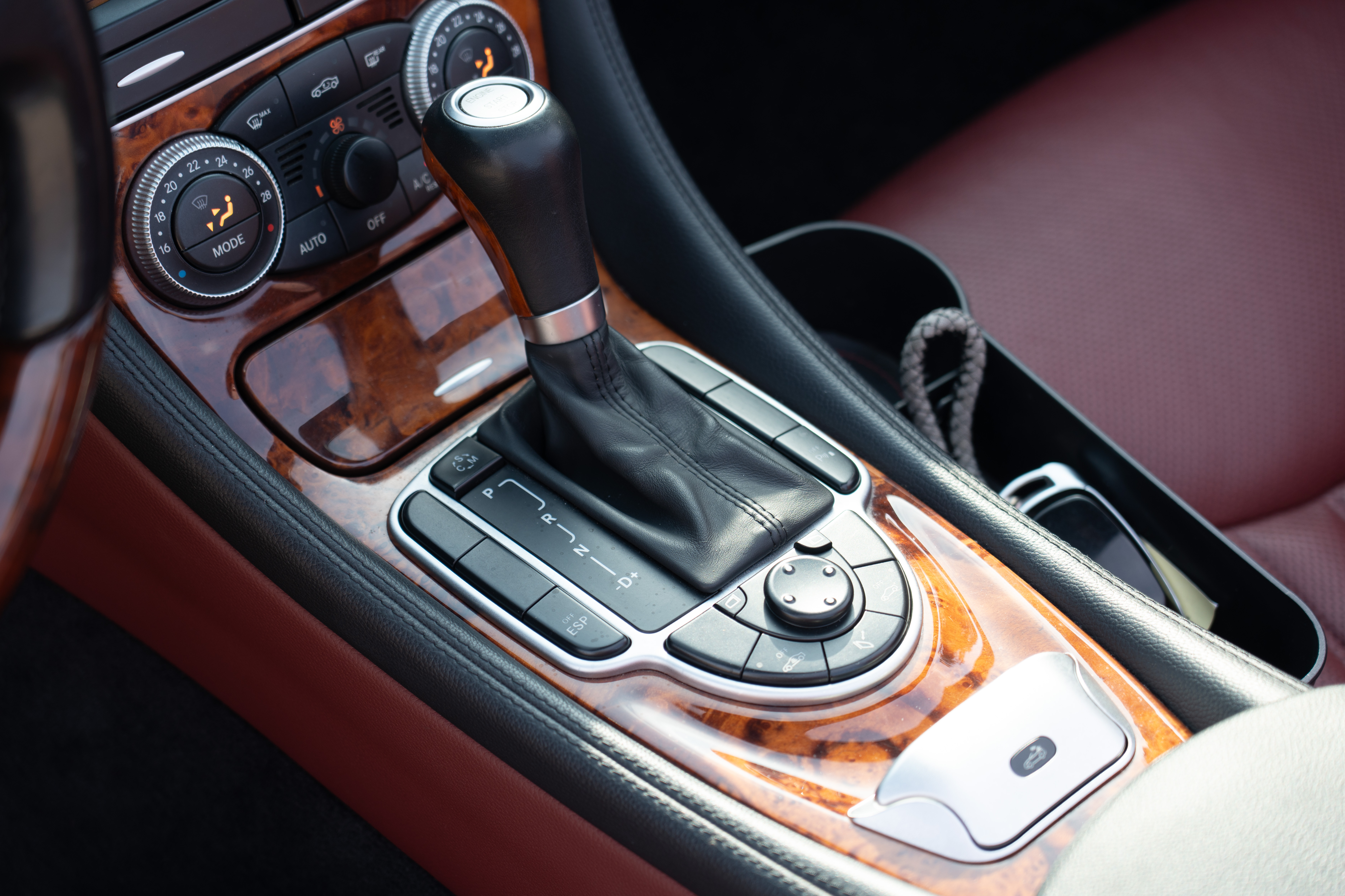 Mercedes-Benz SL Class 2010 immagine di auto #33