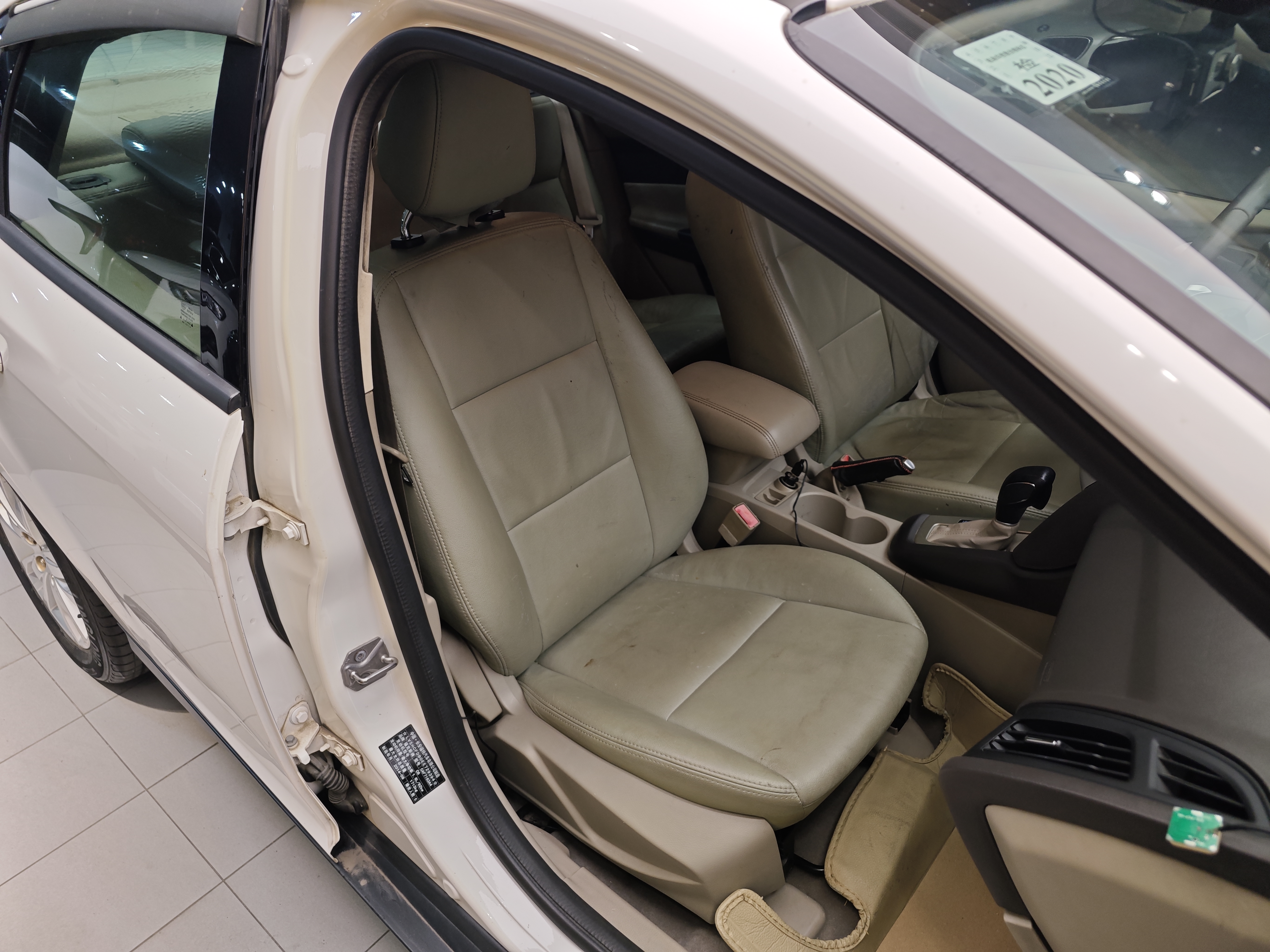 Ford Focus 2014 immagine di auto #33