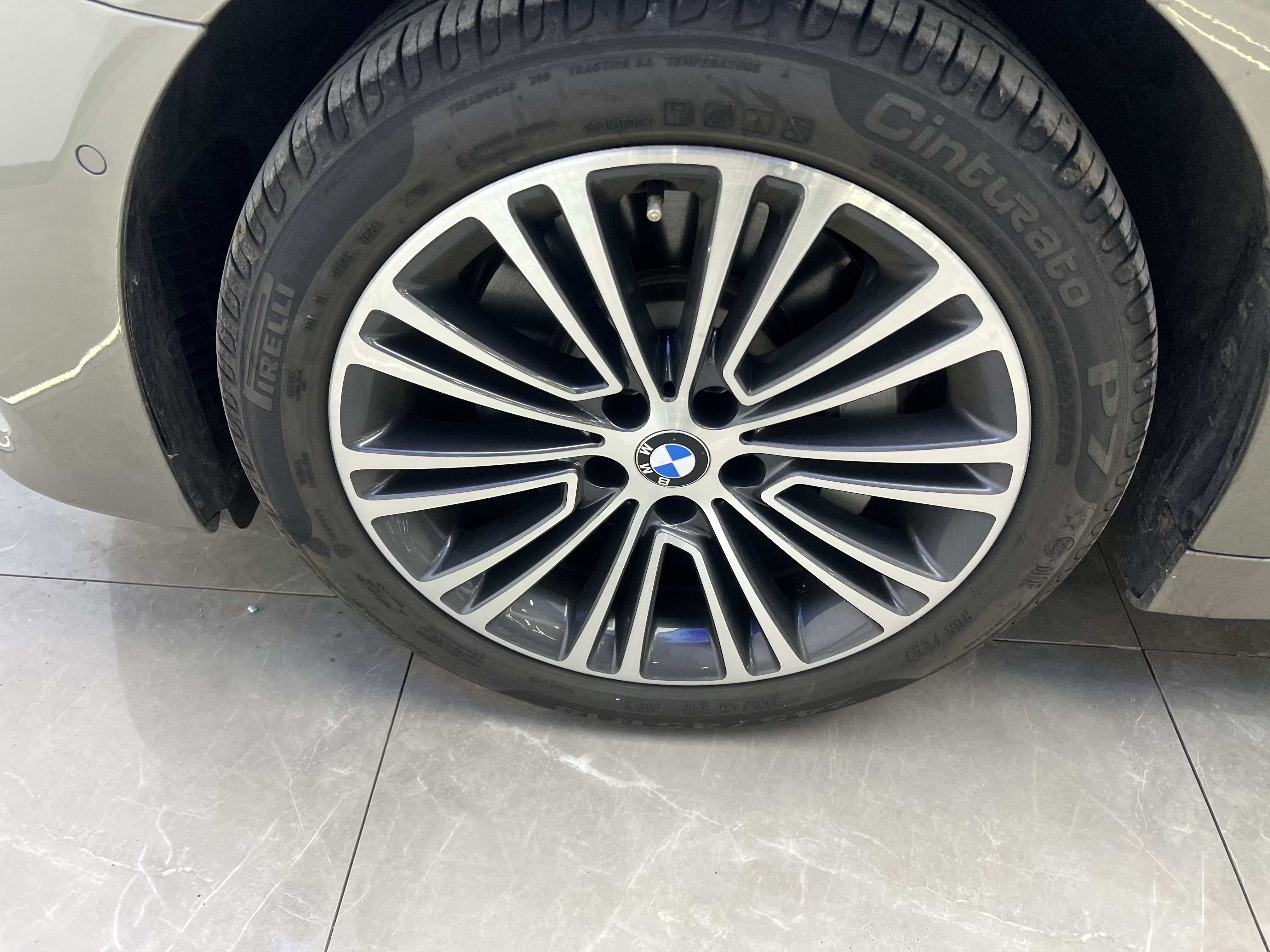 BMW 5 Series 2019 #33 BMW 5 Series 2019 immagine di auto #33
