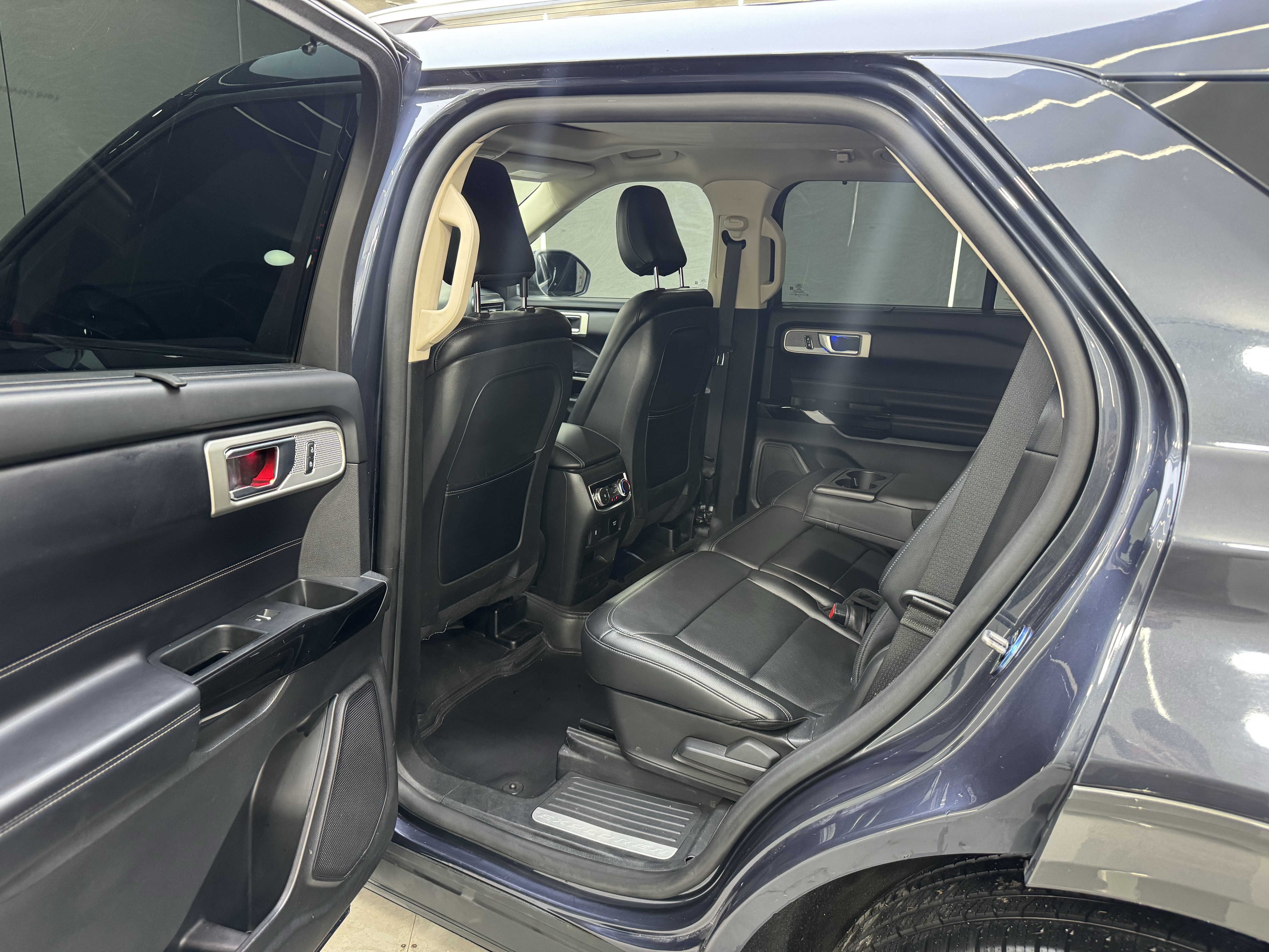 Ford Explorer 2020 #33 Ford Explorer 2020 car image #33