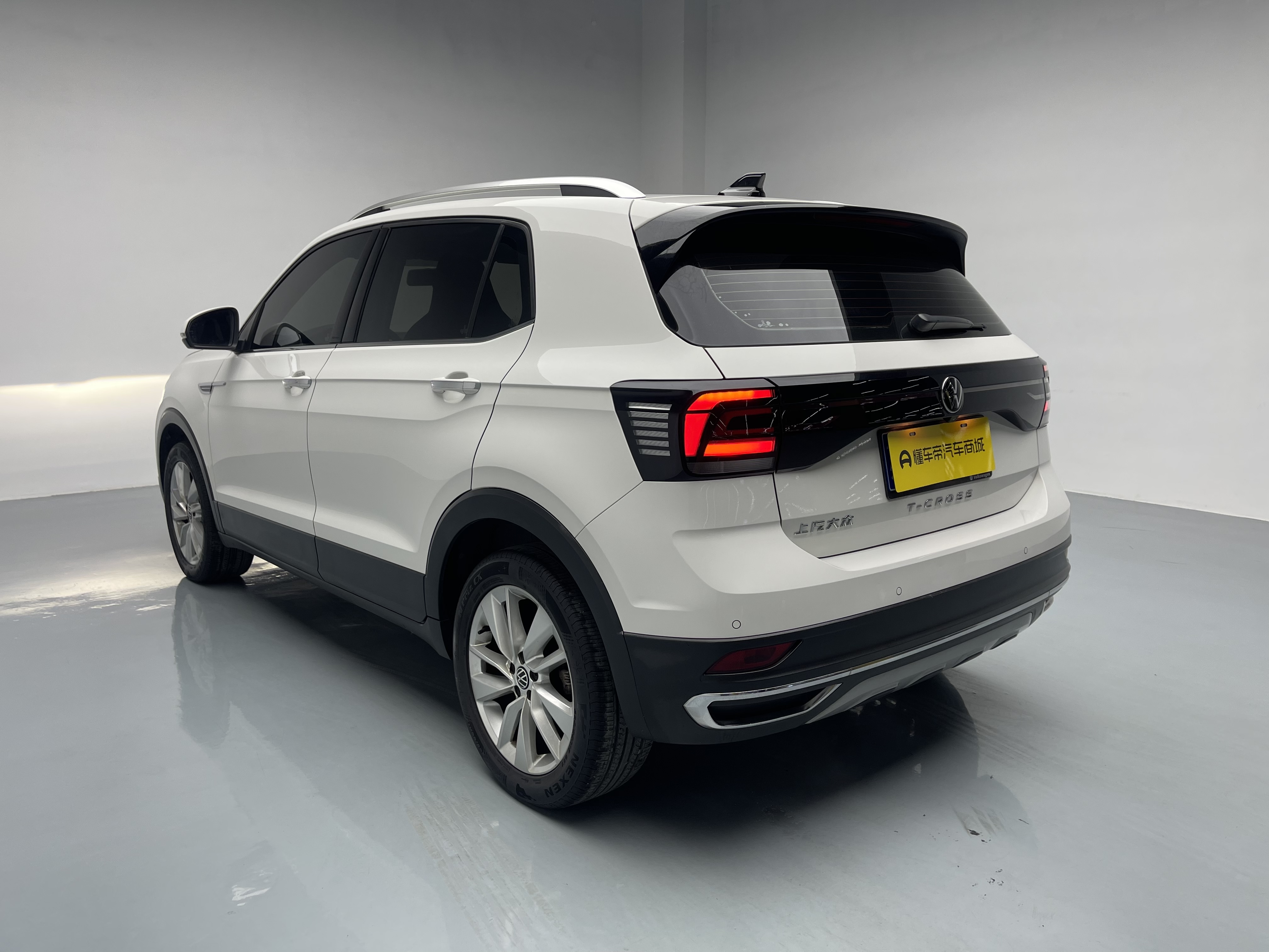 Volkswagen T-Cross 2021 car image #33