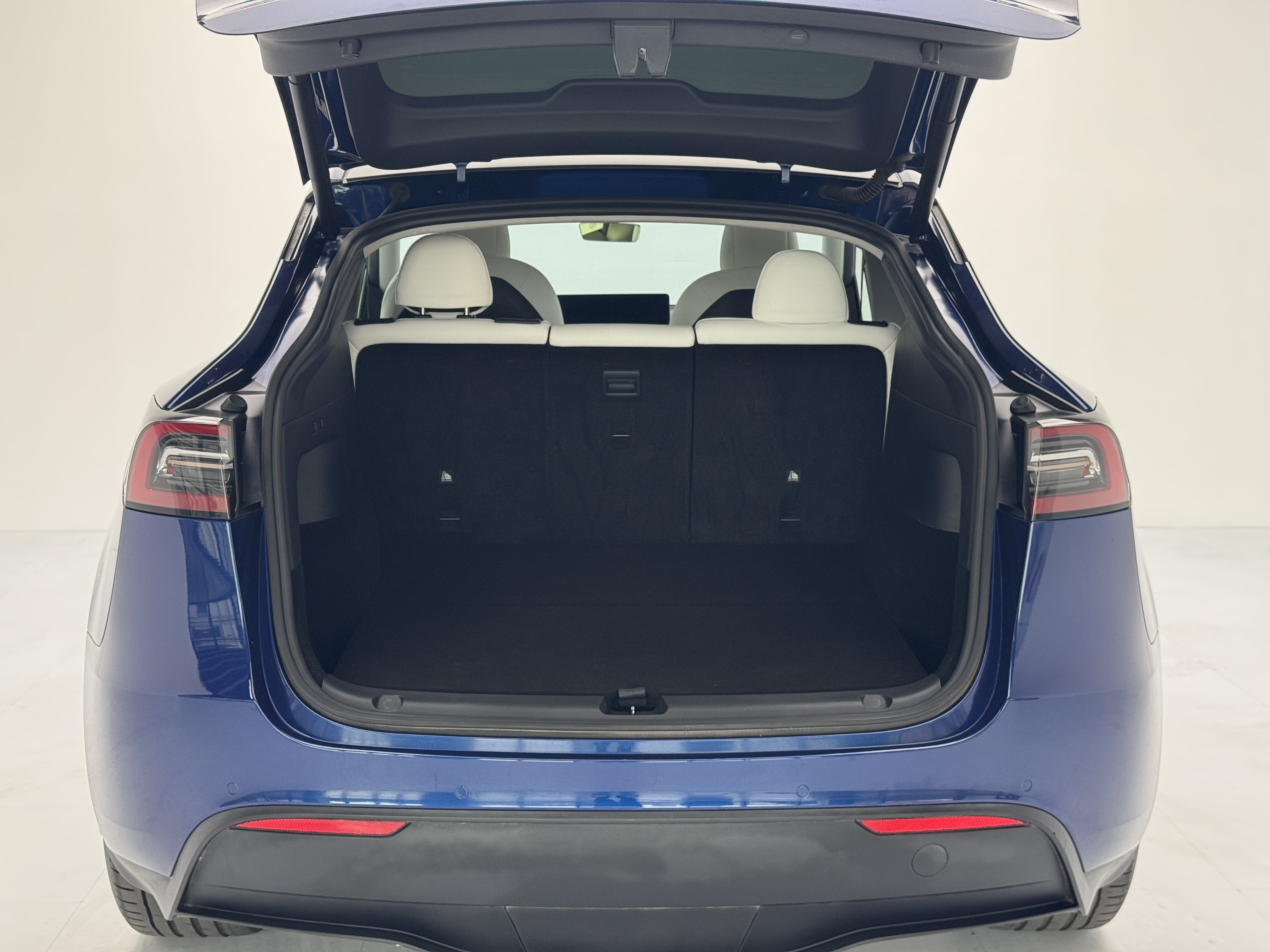 Tesla Model Y 2021 #33 Tesla Model Y 2021 car image #33