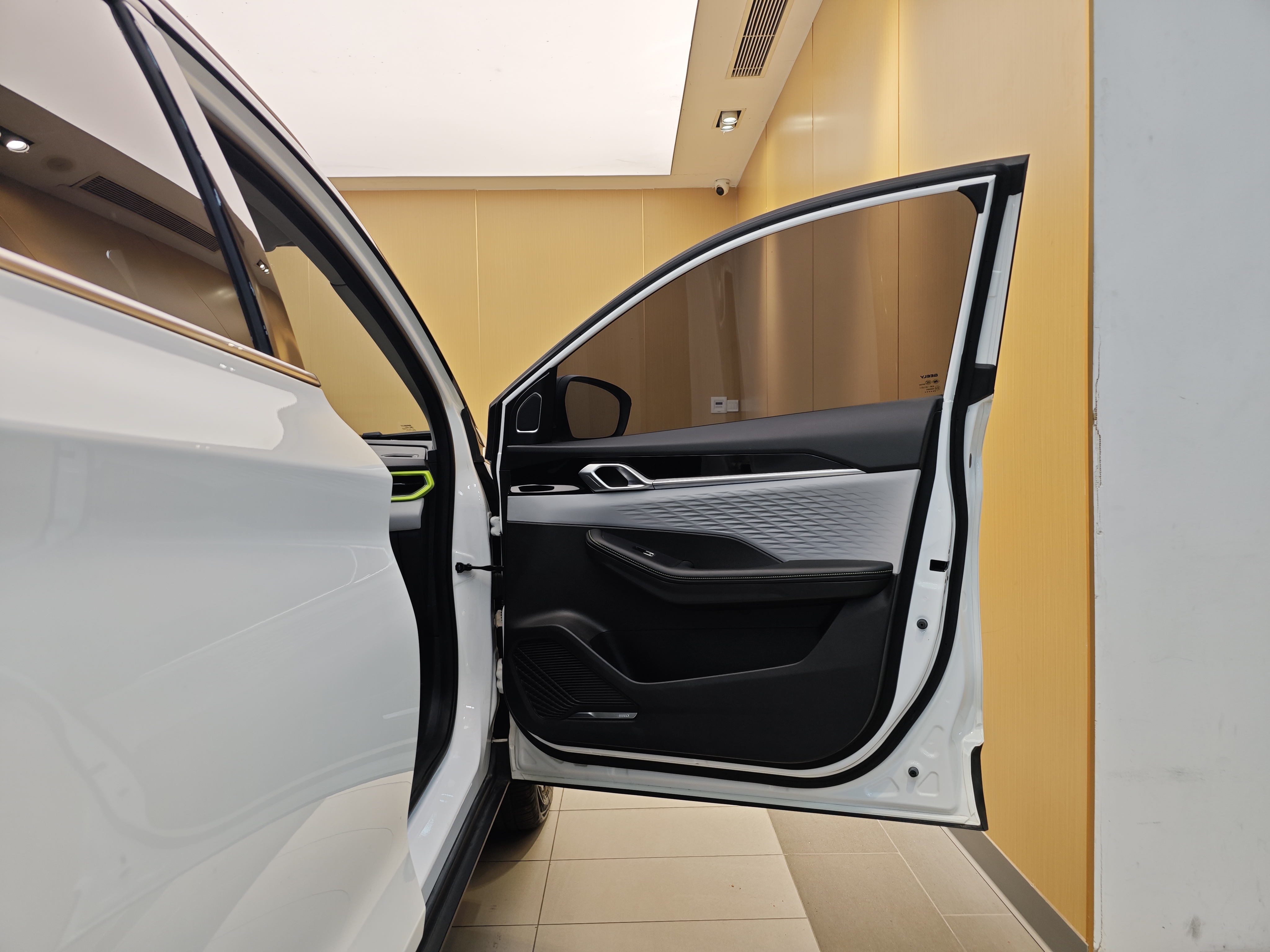 GEELY Coolray 2023 immagine di auto #33