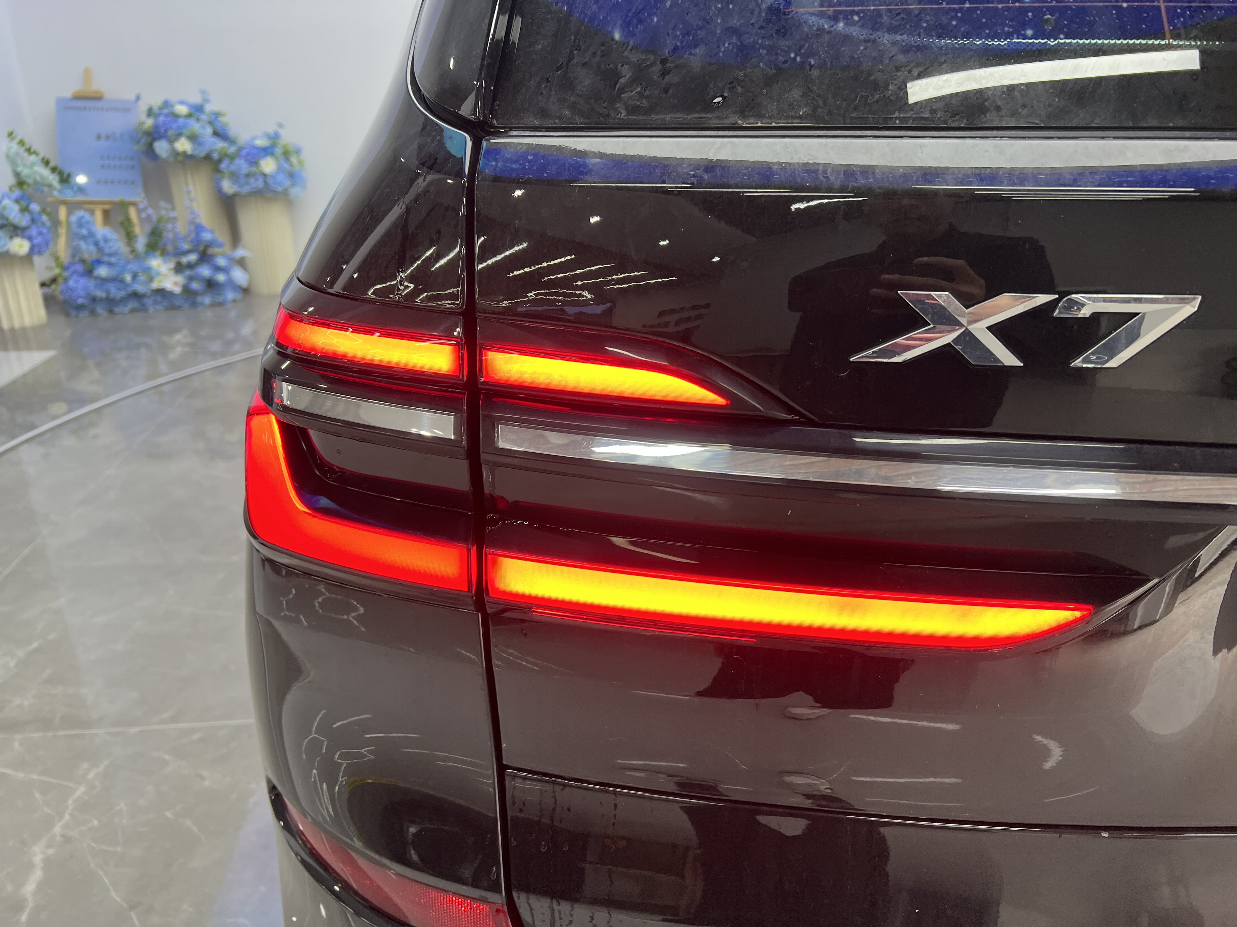 BMW X7 M60i 2023 immagine di auto #33