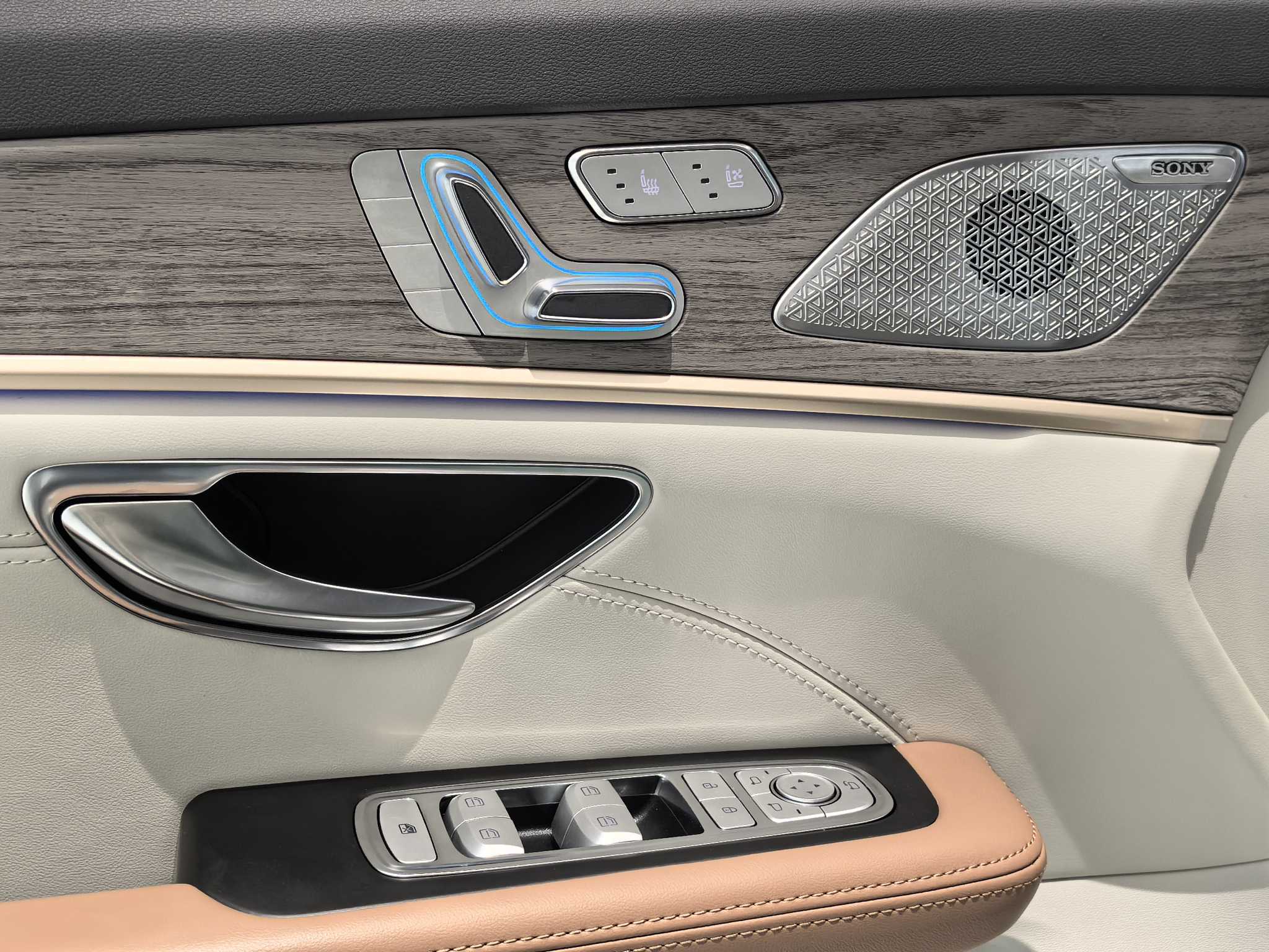 Jetour X70 C-DM 2024 immagine di auto #33