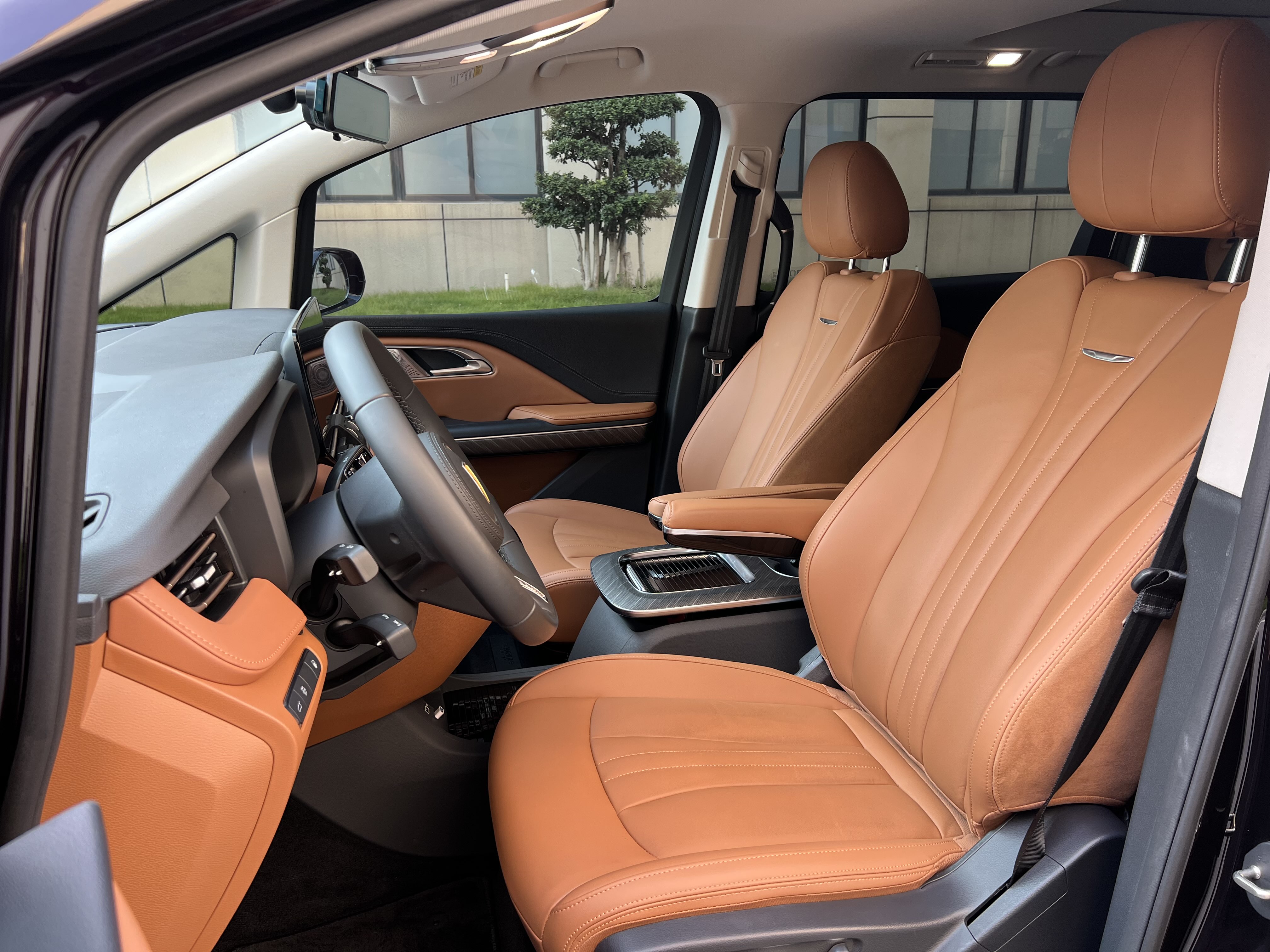 HongQi HQ9 PHEV 2024 #33 HongQi HQ9 PHEV 2024 car image #33