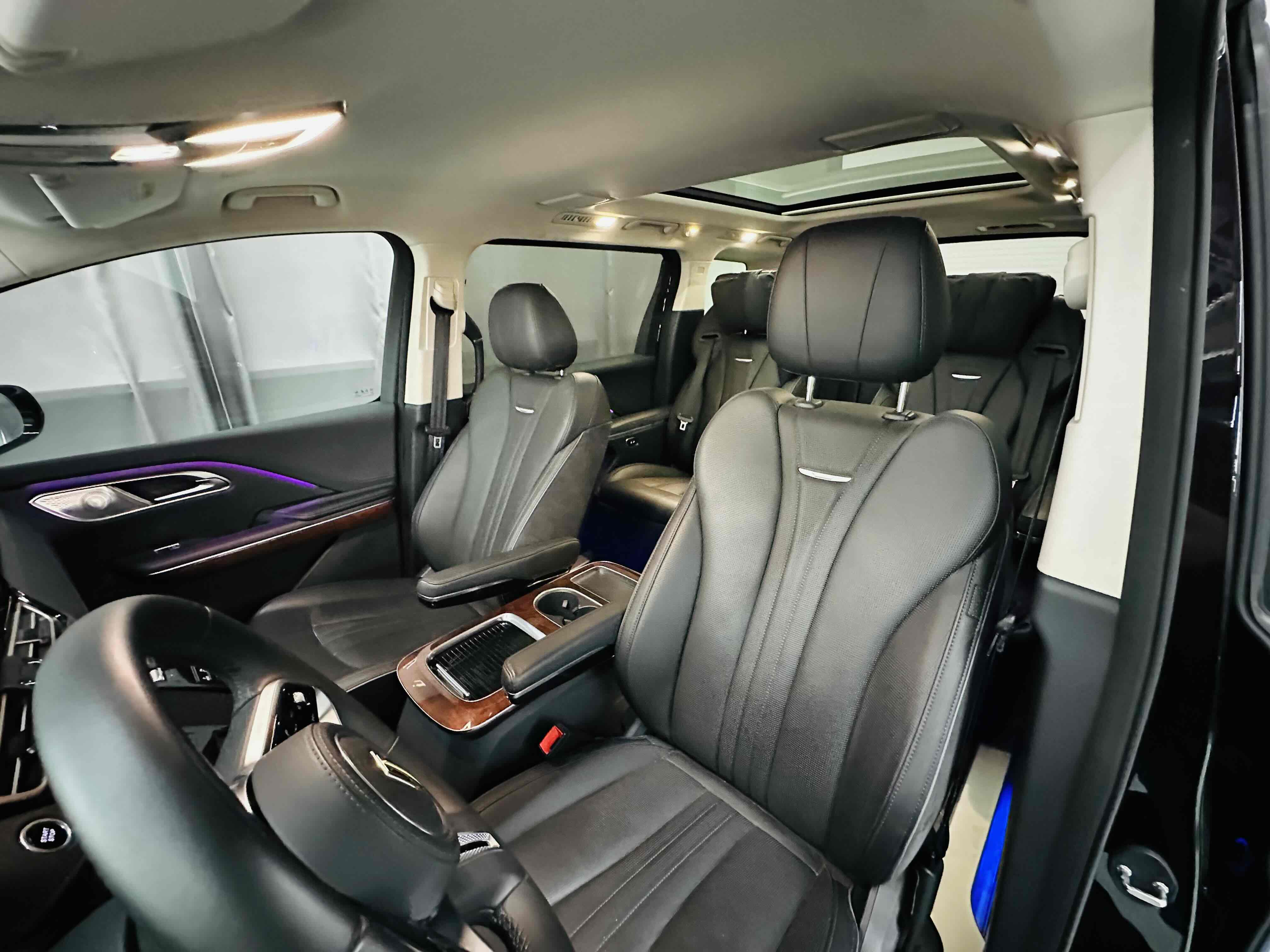 HongQi HQ9 PHEV 2024 #33 HongQi HQ9 PHEV 2024 car image #33