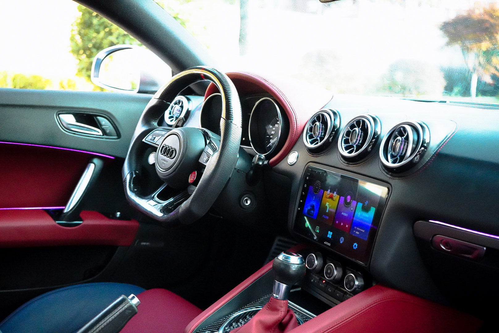 Audi TTS 2011 car image #33