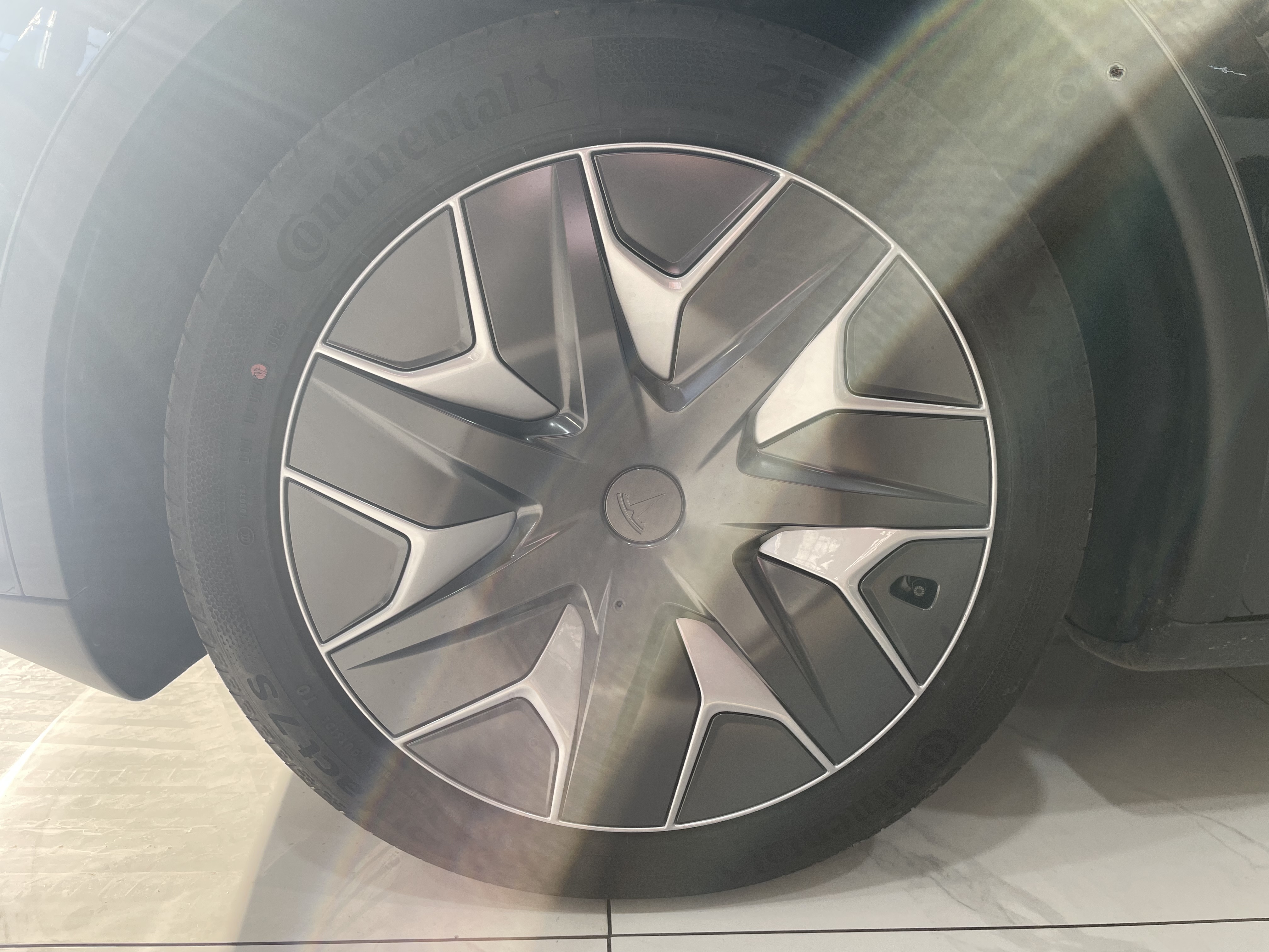 特斯拉 Model Y L 2025 汽车图片 #33