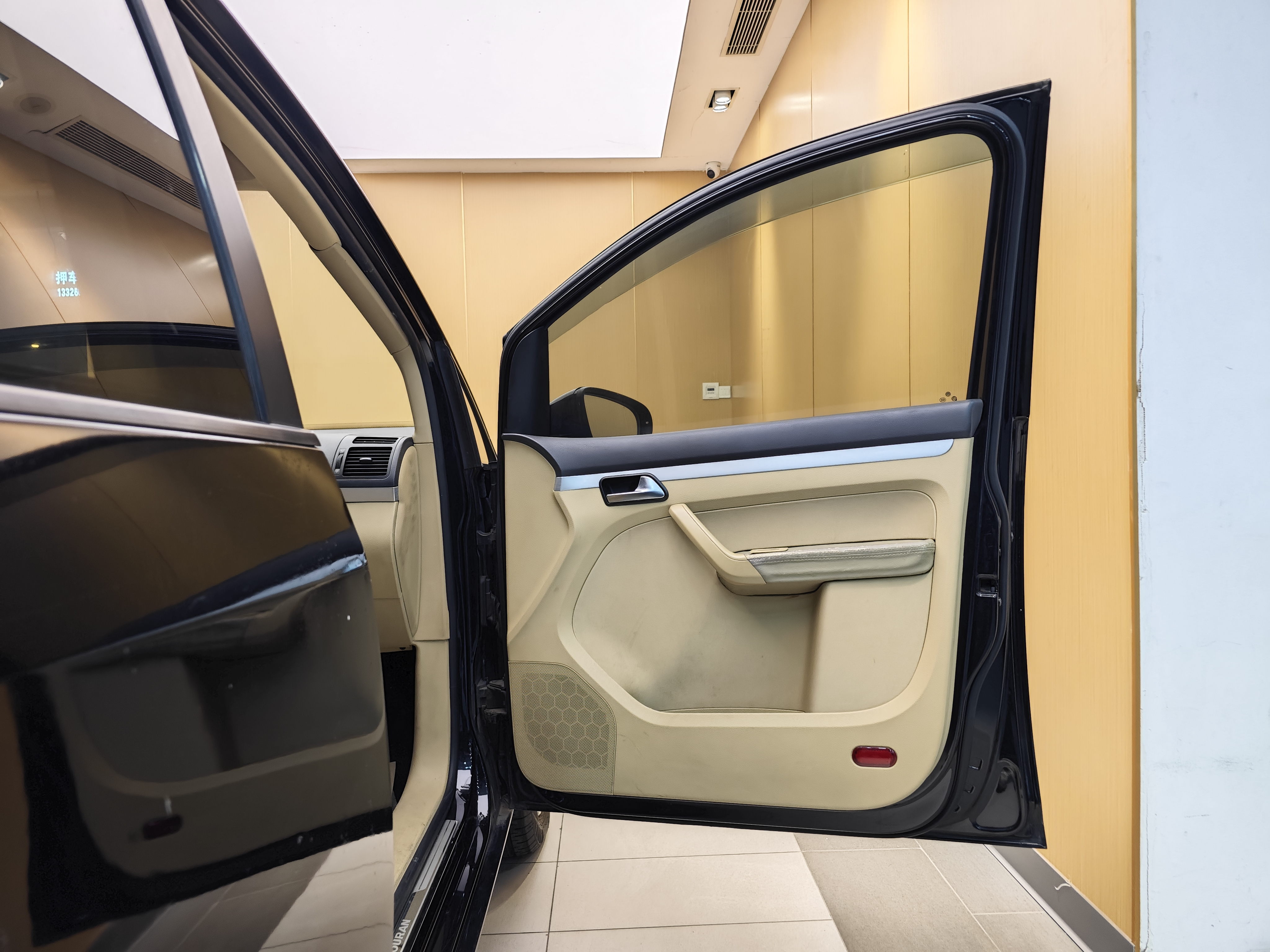 Volkswagen Touran 2011 #33 Volkswagen Touran 2011 immagine di auto #33