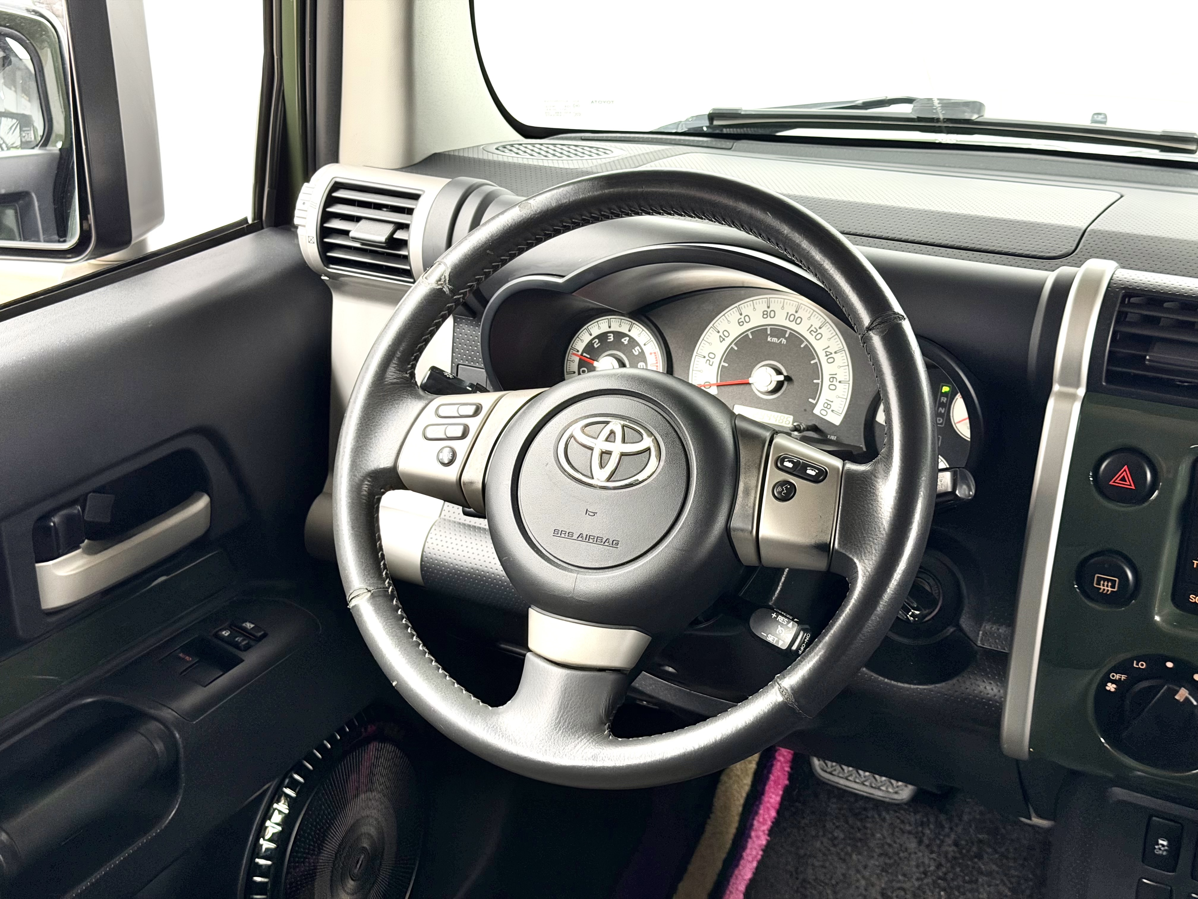 Toyota FJ Cruiser 2011 car image #33